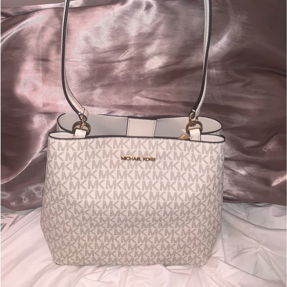 Never used MICHEAL KORS!!🤍 - Picture 2 of 8